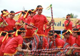 7__IMG_1447_Festival_Erau_dimeriahkan_dengan_aneka_kesenian,_upacara_adat_dan_lomba_olahraga_ketangkasan_tradisional