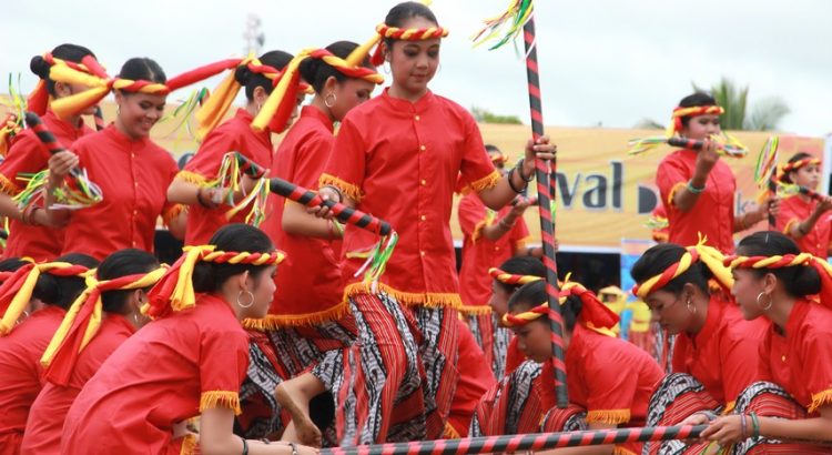 7__IMG_1447_Festival_Erau_dimeriahkan_dengan_aneka_kesenian,_upacara_adat_dan_lomba_olahraga_ketangkasan_tradisional